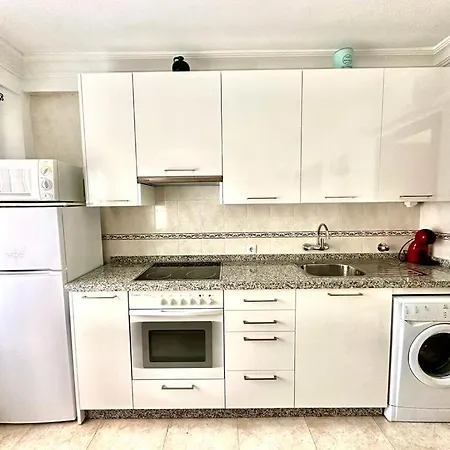 Boliches 150 M De La Playa 푸엔히롤라